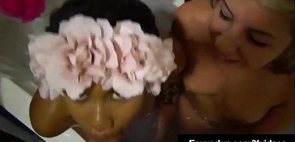  Black Tart Jenna Foxx & Ryan Riesling Suck A Dick In Bathtub